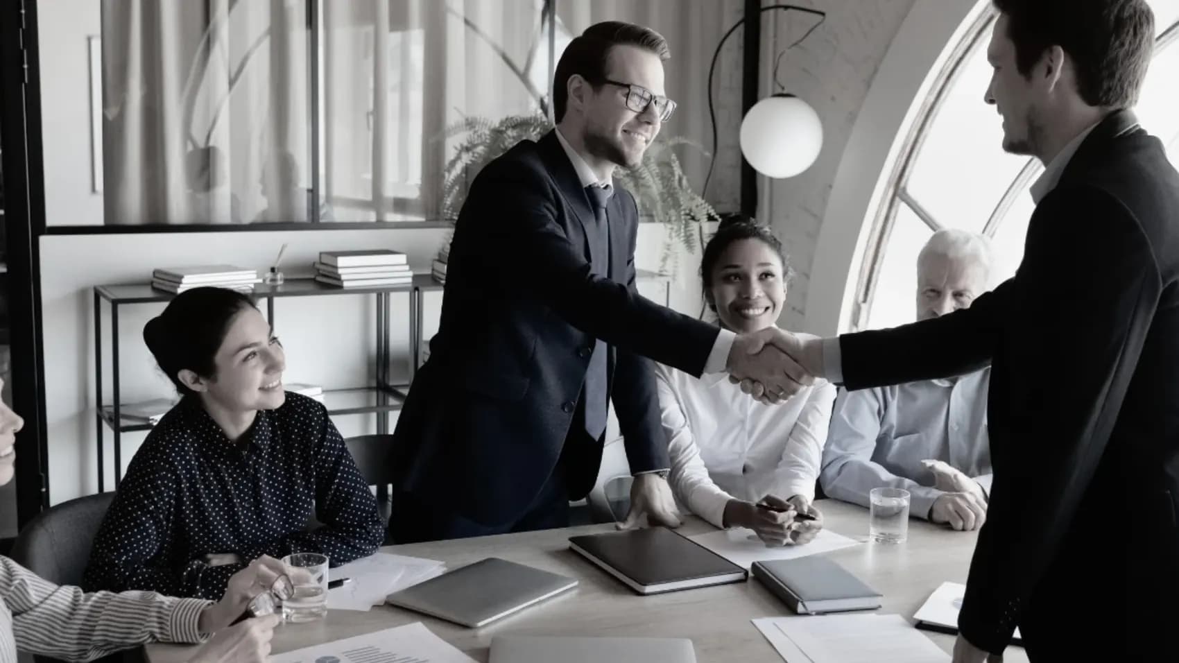 Recrutement premium avec validation humaine et integration